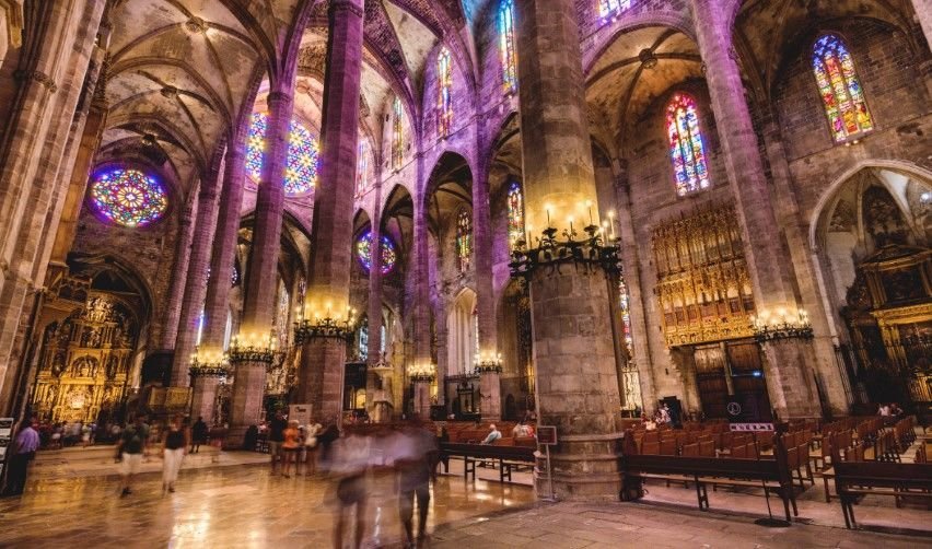 Hauptschiff der Kirche