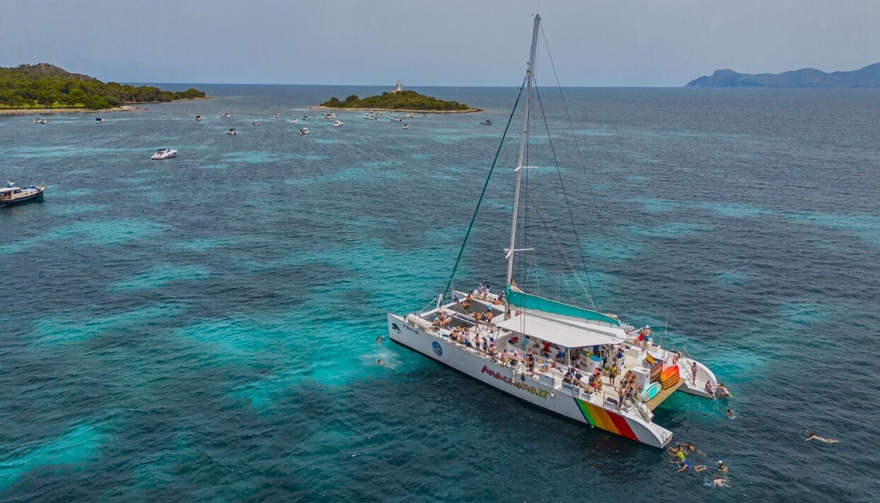 Katamaran in der Bucht von Alcudia 