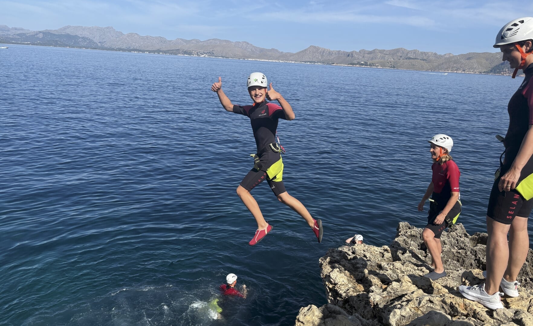 Sicherheitsausrüstung für Coasteering in Alcudia
