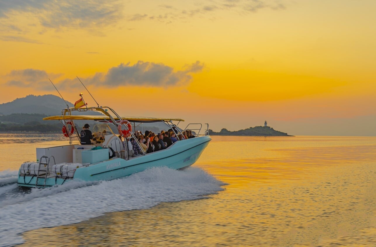Speedboat in der Bucht von Alcudia