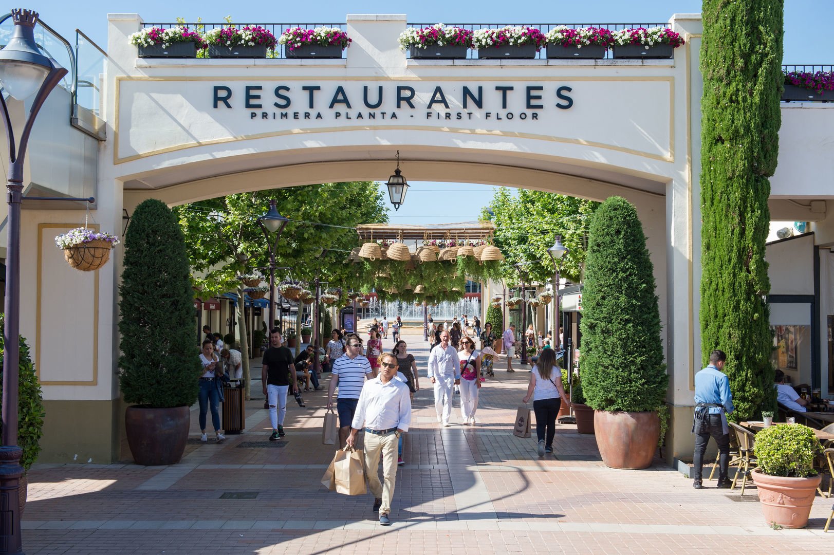 Restaurantszone im Mallorca Outlet