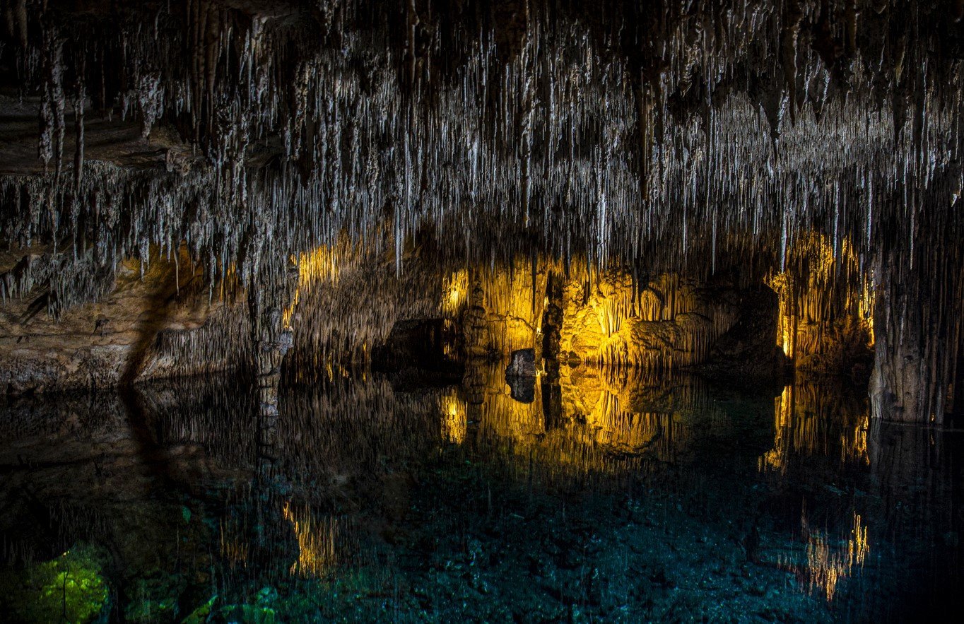 Lichter in den Höhlen
