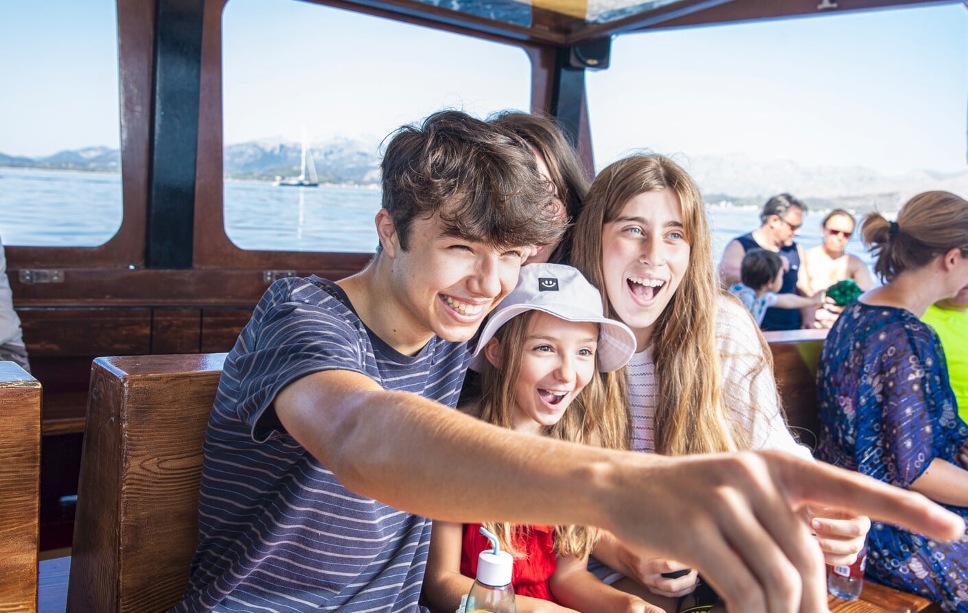 robinson boat in the bay