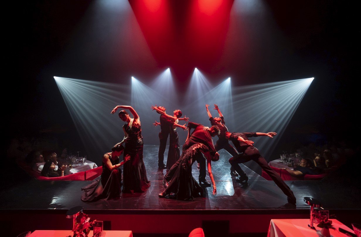 son amar Contortionist and piano son amar mallorca