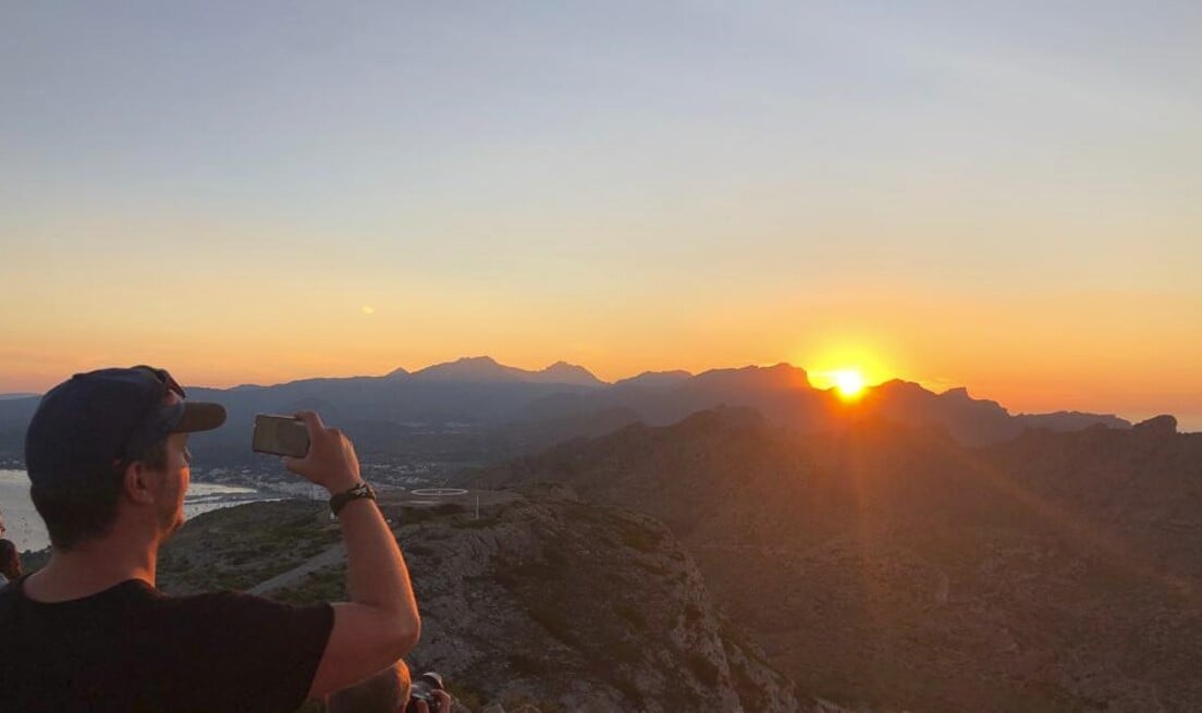 Zachód słońca za górami